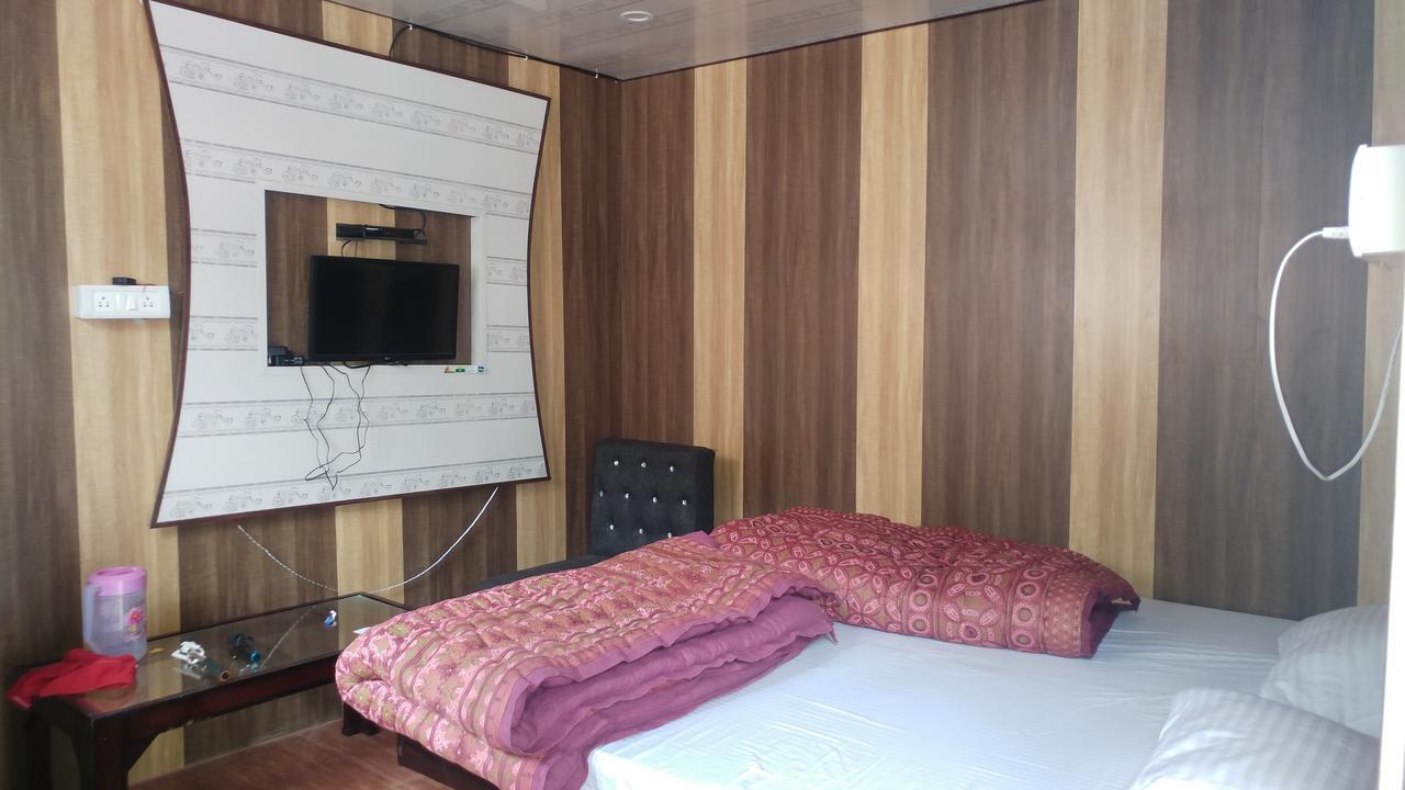 Hotel New Pandey Inn Ukhimath Esterno foto
